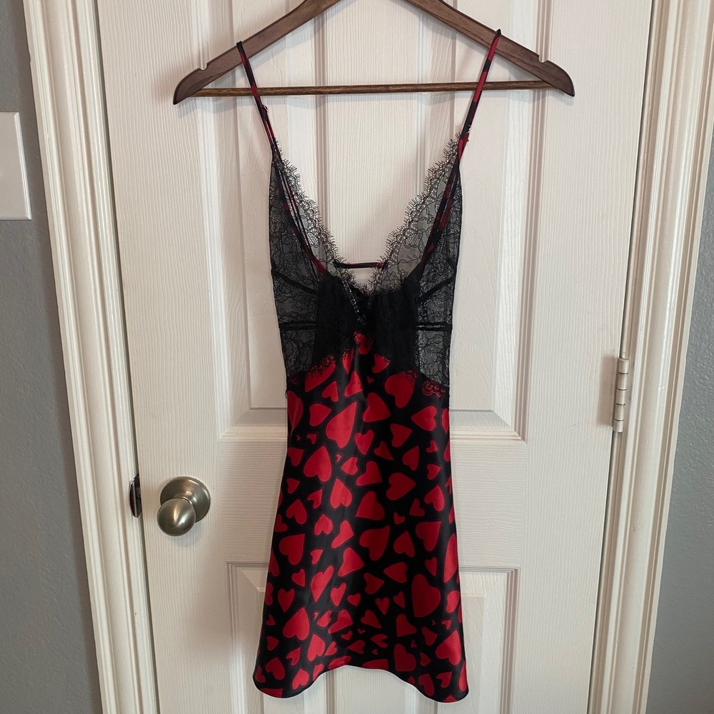 Victoria's Secret Chemise Slip Dress‎ Womens Medium Red Heart Satin Lace Trim